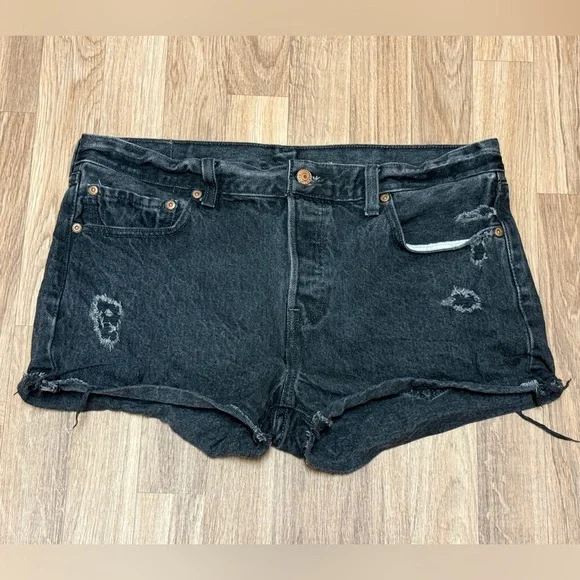 Levi’s Black Cutoff Denim Shorts - Picture 1 of 5